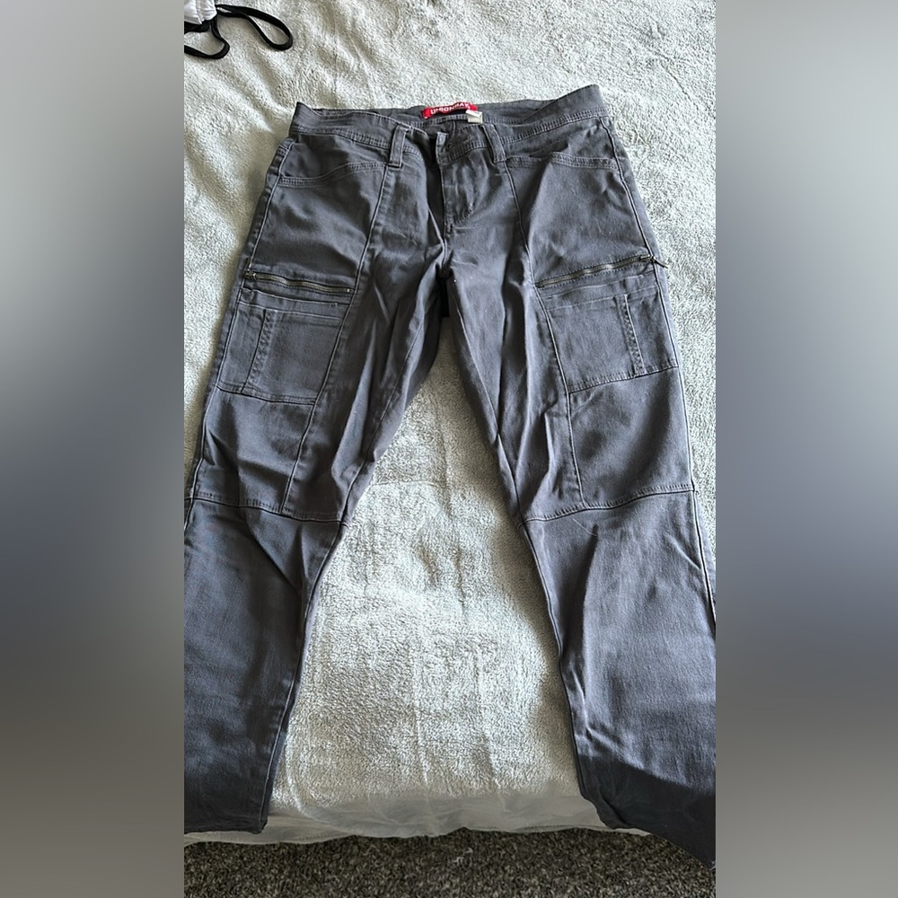 Union bay gray cargo slim fit sz 7, gently used